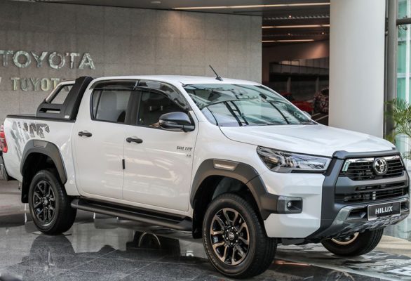 Toyota Hilux 2021: Giá xe lăn bánh & đánh giá thông số kỹ thuật (7/2021)
