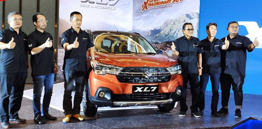 SUZUKI XL7 HYBRID 15 suzuki xl7 le ra mat 2020